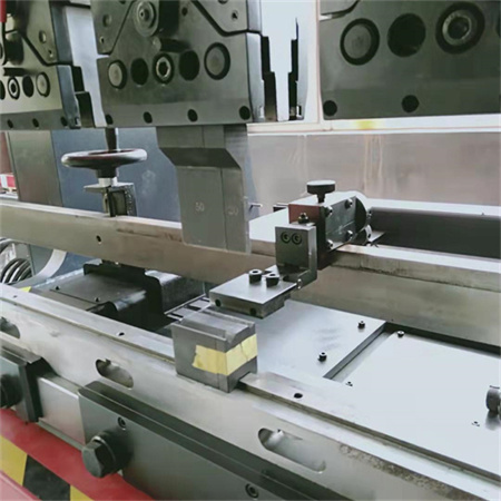 CNC-automaattinen alumiiniteräs Hydraulic Press Brake sähköinen pellin taivutuskone robotilla