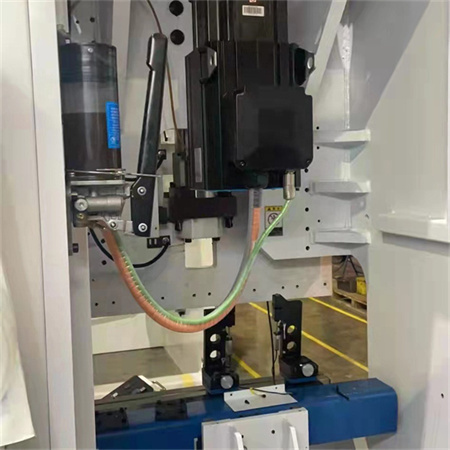 CNC-automaattinen alumiiniteräs Hydraulic Press Brake sähköinen pellin taivutuskone robotilla