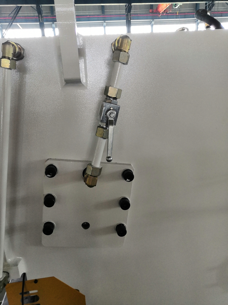 6 mm Q11 sähköinen levylevyn leikkauskone 8 jalan metallilevyn leikkauskone