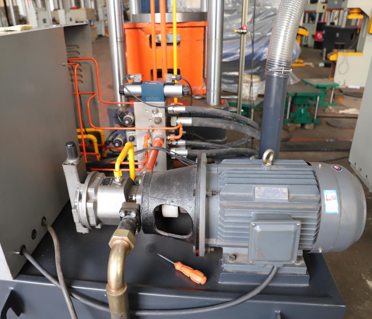 Hot Plate Hydroforming 100 Tonnin leimauskone hydraulinen puristuskone